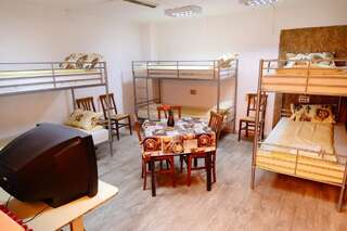 Хостелы Casa Roz Клуж-Напока Спальное место на двухъярусной кровати в общем номере для мужчин-4